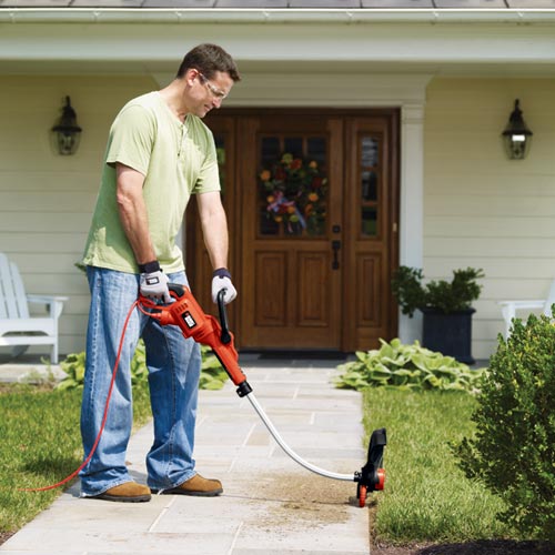 B&D String Trimmer GH3000_2 Action 2